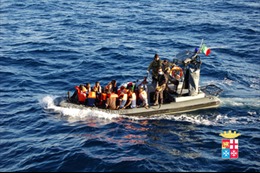 Italy “nhờ” EU giúp chống nạn nhập cư trái phép